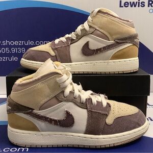 Air Jordan 1 Mid Taupe Haze Kids Size 4.5y